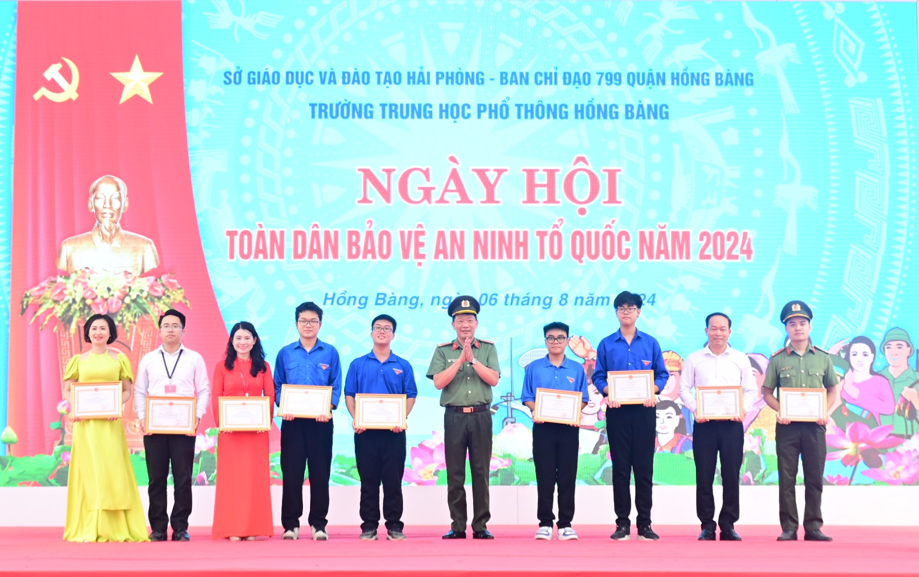Tổ chức thành công Ngày hội toàn dân bảo vệ an ninh Tổ quốc điểm cấp thành phố tại  Trường THPT Hồng Bàng